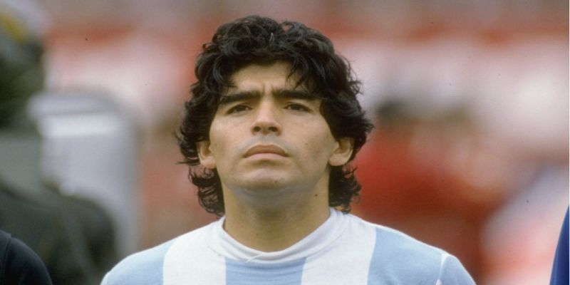 Huyền thoại Diego Maradona với khả năng đi bóng thiên tài