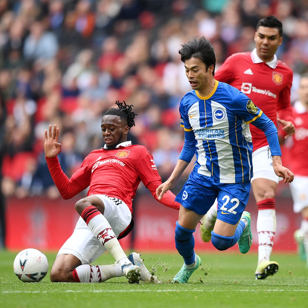 Xoạc là gì? Cách để xoạc bóng chính xác mà không phạm lỗi