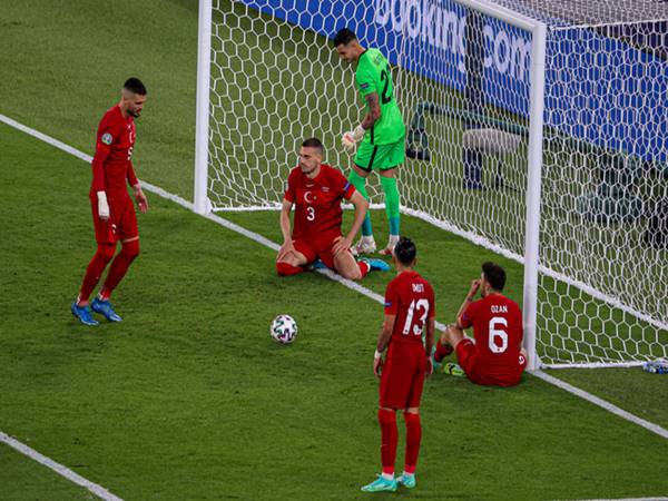 Phản lưới nhà là gì? Những tình huống phản lưới nhà hài hước nhất