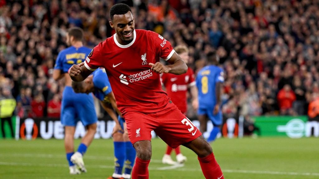 Tiểu sử cầu thủ Ryan Gravenberch - Quái vật tuyến giữa của Liverpool